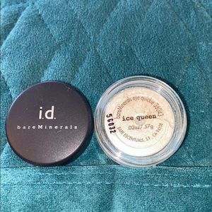Bare Minerals eyeshadow. Ice queen